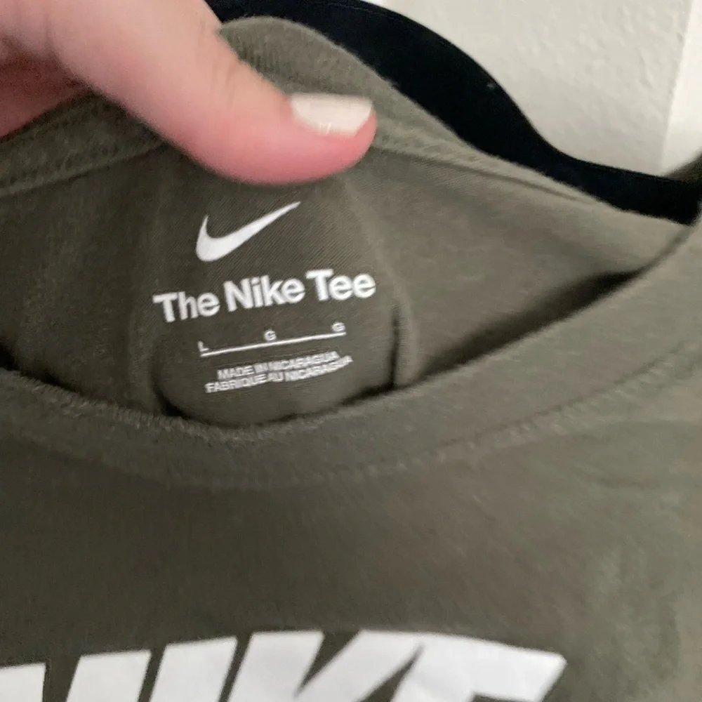 NWOT - Men’s Nike Short Sleeve T-Shirt - Size Large